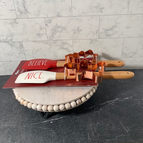 Rae Dunn 4 pcs Spatula set & cookie cutters  Christmas - Picture 2 of 6